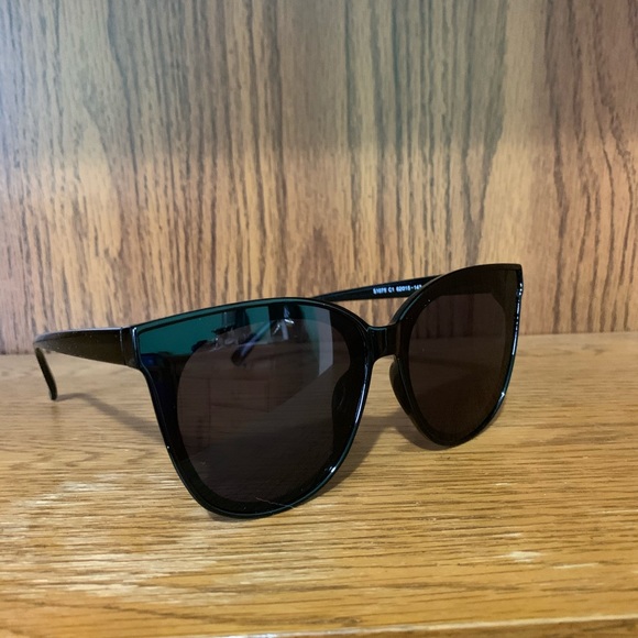 Black Cat Eye Sunglasses - Picture 6 of 10